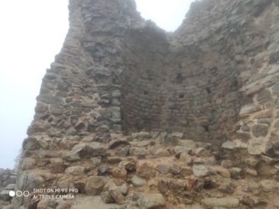 Detall de la torre un cop acabades les feines de neteja de les pintades.