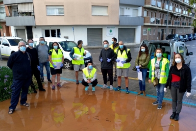 Personal de l'Ajuntament fa la distribució de les 2.000 mascaretes infantils