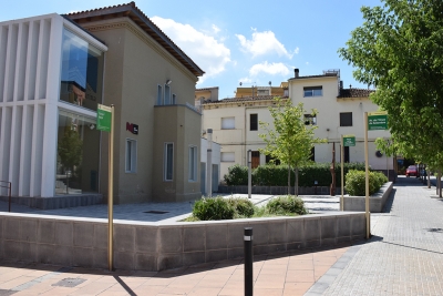 La brigada municipal instal·larà les llambordes a la plaça de la República.