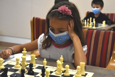 Núria Linares en un moment de la competició (imatge: Federació Catalana d'Escacs)