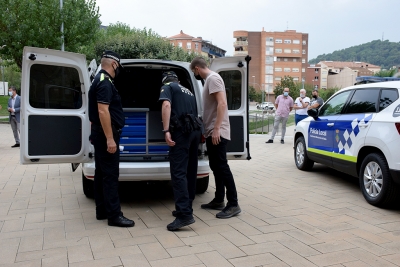 Equipament dels nous vehicles policials