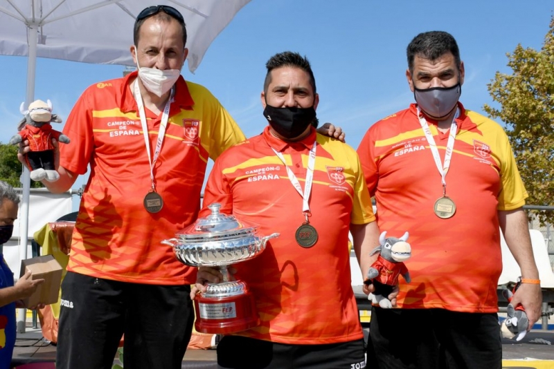 Sebastián Pérez (dreta), amb els seus companys d'equip Ángel Heras i Marcial Sánchez  (imatge: Federación Española de Petanca)