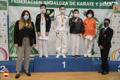 Pablo Fuentes al podi de la Lliga Nacional de Karate (imatge: RFEK)