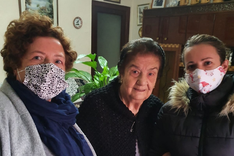 Lliurament d'obsequis a persones grans