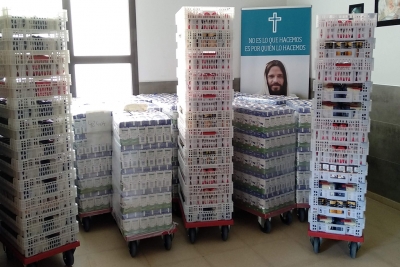 Productes al magatzem de Càritas (Foto: Parròquia de Sant Sadurní)