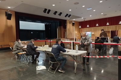 Centre de votació al Teatre Margarida Xirgu