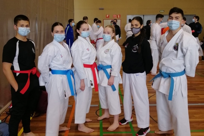 Esportistes del Club Karate Montornès al Campionat de Catalunya Sènior a Sant Celoni (imatge: CK Montornès)