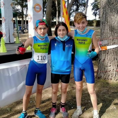 Pau Rivero, Arnau Pérez i Laia Rodríguez, del Club Triatló Montornès, al Duatló de Balaguer. (imatge: CT Montornès)