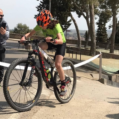 Laia Rodríguez, del Club Triatló Montornès, al Duatló de Balaguer. (imatge: CT Montornès)