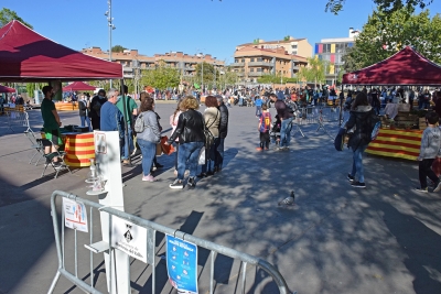 La plaça de Pau Picasso, escenari de les paradetes de Sant Jordi amb les respectives mesures de seguretat