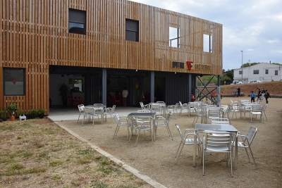 Exterior de l'Sputnik Gastrobar, a les instal·lacions del Centre Juvenil Sputnik.