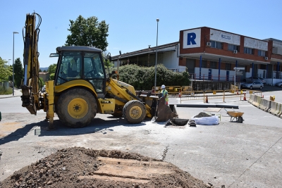 Obres a la xarxa de subministrament d'aigua a la zona del dipòsit d'aigua situat entre el carrer de Can Parellada i el Camí de Can Masferrer