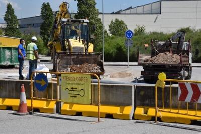 Obres a la xarxa de subministrament d'aigua a la zona del dipòsit d'aigua situat entre el carrer de Can Parellada i el Camí de Can Masferrer