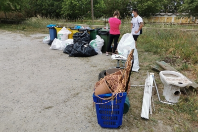 Un moment de la jornada Let's Clean Up Europe a Montornès (imatge: Montornès Animal)