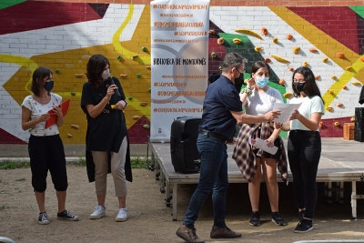 Lliurament de diplomes a participants en el club de lectura juvenil