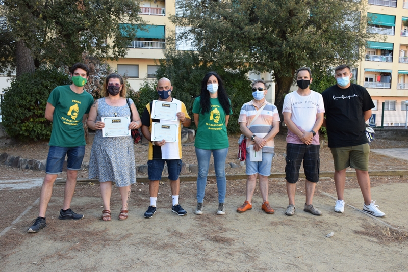 Representants de la Penya Els Bartomeus i el jurat de la Bartotapa amb representants dels establiments Tasta'm i Beu i Rancho Los Gordos