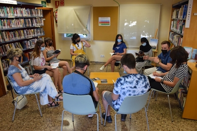 Un moment de l'acte de cloenda del taller de narrativa juvenil