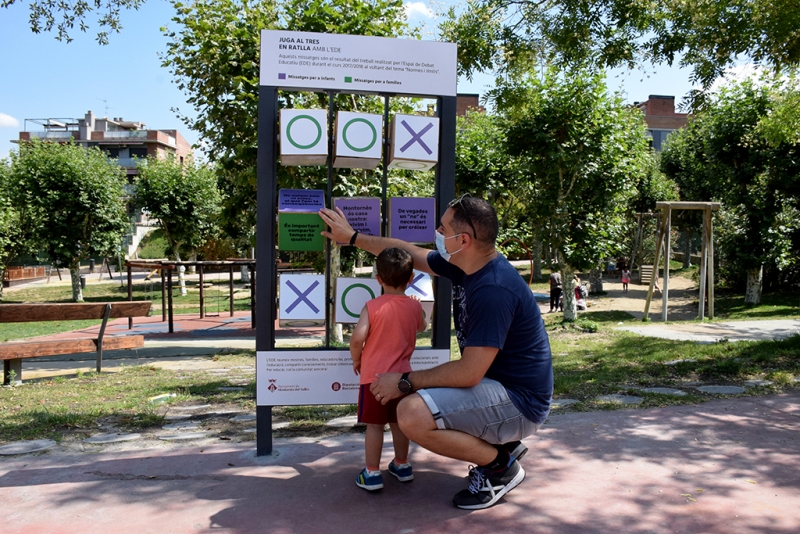 El Tres en ratlla de l'EDE a la plaça de Pau Picasso