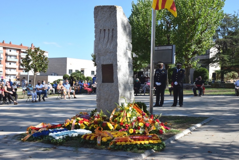El monòlit de l'Onze de setembre amb l'ofrena floral per commemorar la Diada Nacional de Catalunya de 2020