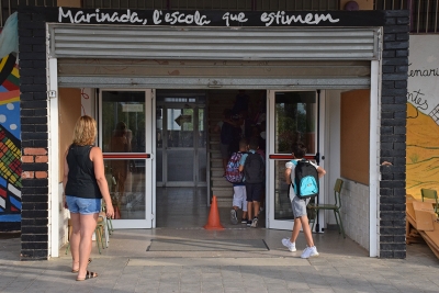 Accés a l'interior de l'Escola Marinada.