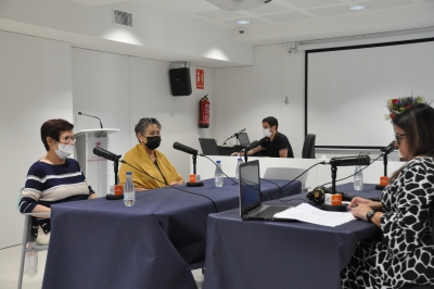 Dues veïnes grans, convidades al programa especial de Ràdio Montornès amb motiu de la diada de la Gent Gran