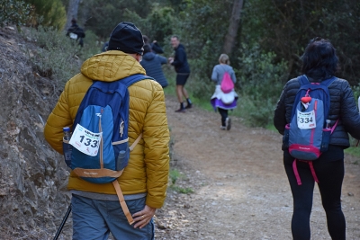 Persones inscrites a la Marxa Popular arriben a la meitat del recorregut de 8 km.