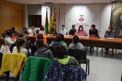 Els nens i les nenes que deixen el Consell d'Infants després de dos anys s'acomiaden de l'òrgan per iniciar una nova etapa a secundària.