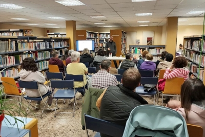 Visita del director de continguts de elBullifoundation, Gabriel Bartra, a la Biblioteca. (imatge: Biblioteca de Montornès)