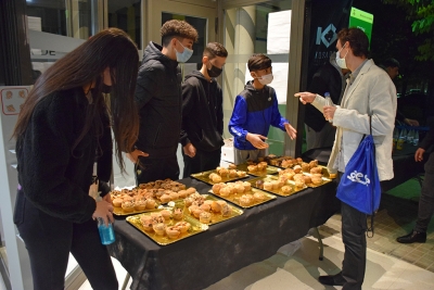 Després de la gala el públic va poder tastar l'aperitiu elaborat pel Centre Ocupacional del Bosc i el Taller Alborada.