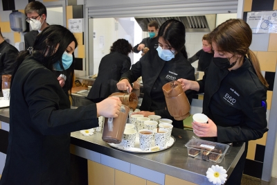 4a xocolatada solidària a l'Institut Marta Mata de Montornès.