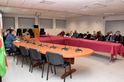 Un moment de la trobada a la sala d'actes de l'Ajuntament