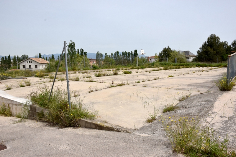 Terrenys on es construirà la residència i centre de dia, situats entre els carrers de Consell de Cent i Josep Tarradellas