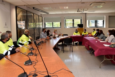 Acte de benvinguda amb l'alcalde de les persones participants en el programa Treball als Barris.