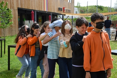 Visita d'una de les cooperatives de l'Escola Mogent a l'Sputnik Gastrobar.