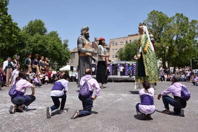 "Ball a Vallès" entre els Gegants de Montcada i els de Montornès.