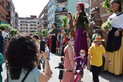 Plantada de gegants al carrer de Jaume Balmes.