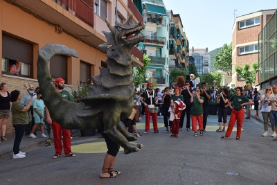 Cercavila de dissabte amb la participació de figures d'entitats locals.