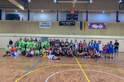 Foto de família amb els equips participants. (imatge: CB Vila de Montornès)