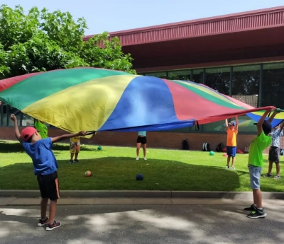 Activitats al Casal de Vacances Esportiu, al CEM Les Vernedes.