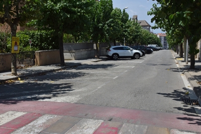 Tram del carrer del Molí on es duran a terme les obres de reparació del paviment asfàltic.