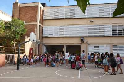 Moment d'entrar a l'Escola Sant Sadurní.