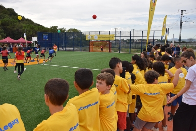 Partits inaugurals al Cruyff Court.