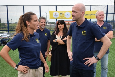 La jugadora Laia Codina amb Jordi Cruyff.