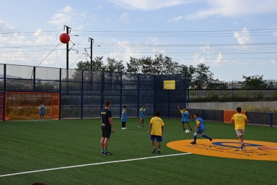 Partits inaugurals al Cruyff Court.