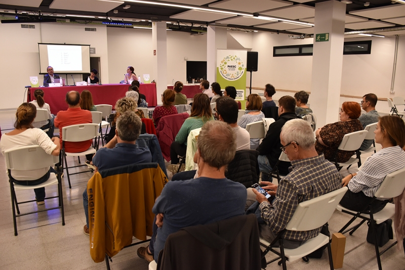Primer taller ciutadà per a l'elaboració del PAESC, a la Sala gran del Margarida Xirgu