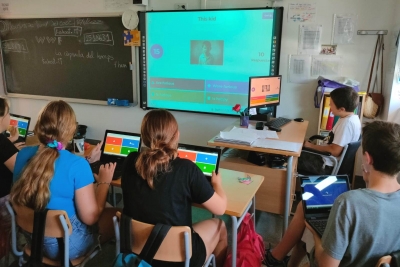 La classe de 5è fent un joc online. (Imatge: Escola Palau d'Ametlla)