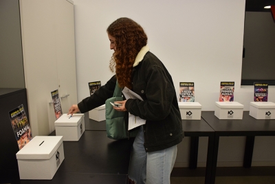 Votació individual a l'Assemblea Jove de 18 a 30 anys.