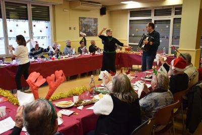 Cantada de nadales amb Viqui Amador i Jordi Soler, de l'Escola Municipal de Música, Dansa i Aula de Teatre de Montornès.