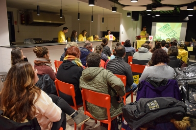 Un moment de la darrera subhasta solidària de la Penya Pere Anton.