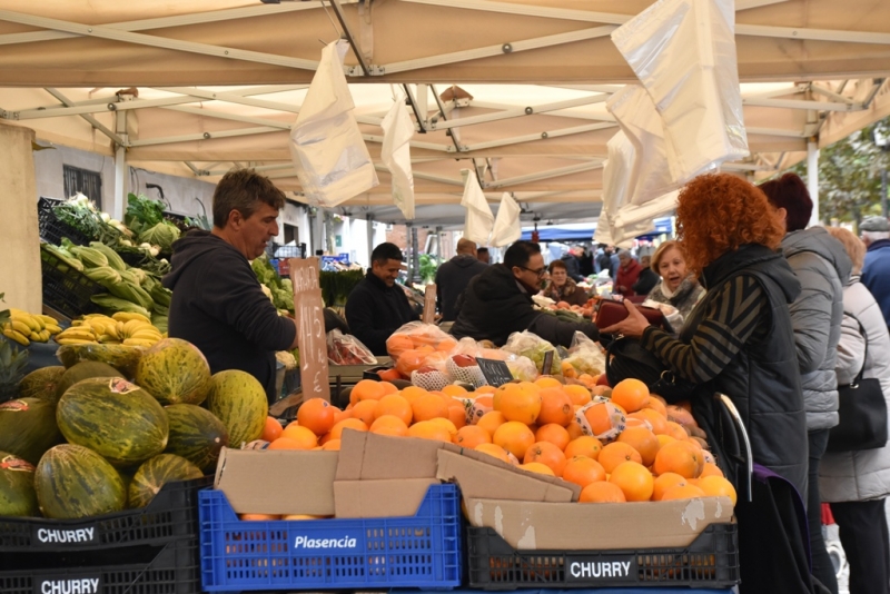 Mercat setmana de Montornès Centre.